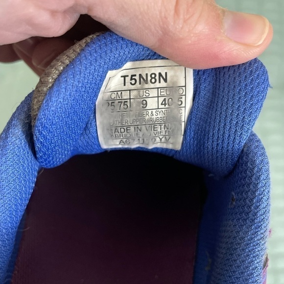 ASICS gel venture 5 running shoes, great condition, minor signs of wear. Size 9 - Picture 6 of 7